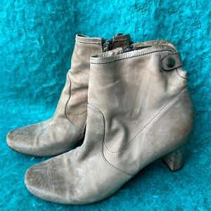 Alberto Fermani distressed booties size 7